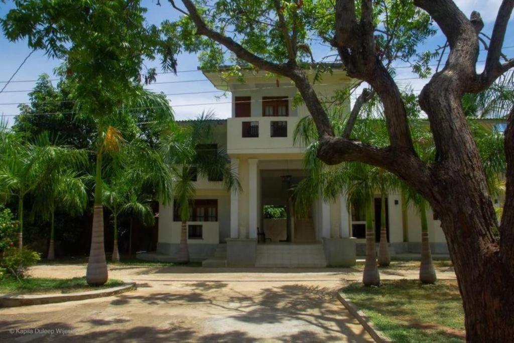 Kent Hotel Tissamaharama Exterior photo