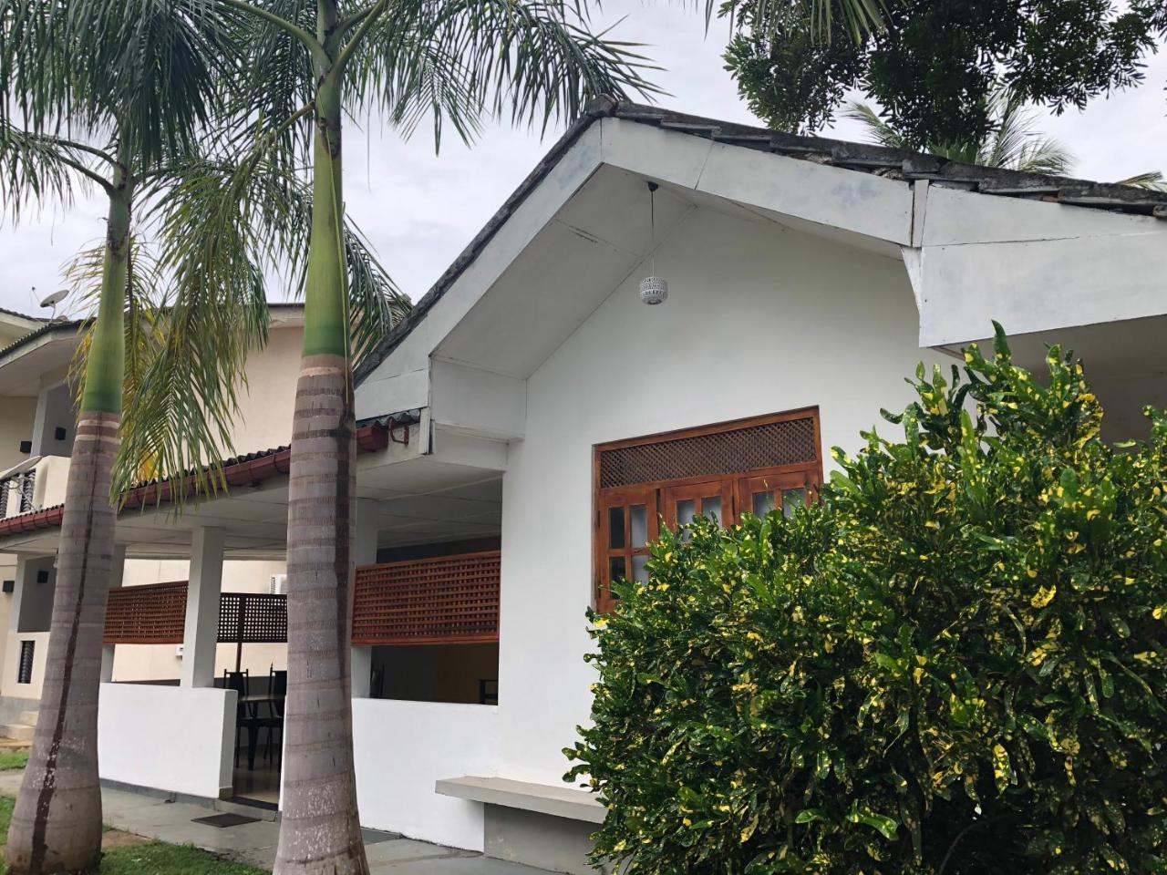 Kent Hotel Tissamaharama Exterior photo